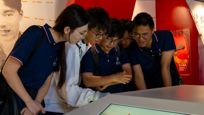 ������ѧѧ��׷Ѱ�ֻ�·��ʿ�㼣��������������߹���