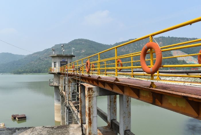 �ഺ���������̤�ش�������ʵ�����߷������ˮ������ ���������Ӻ�ѧ���ڜ���ˮ����ʶ�ƣ���ˮ����������