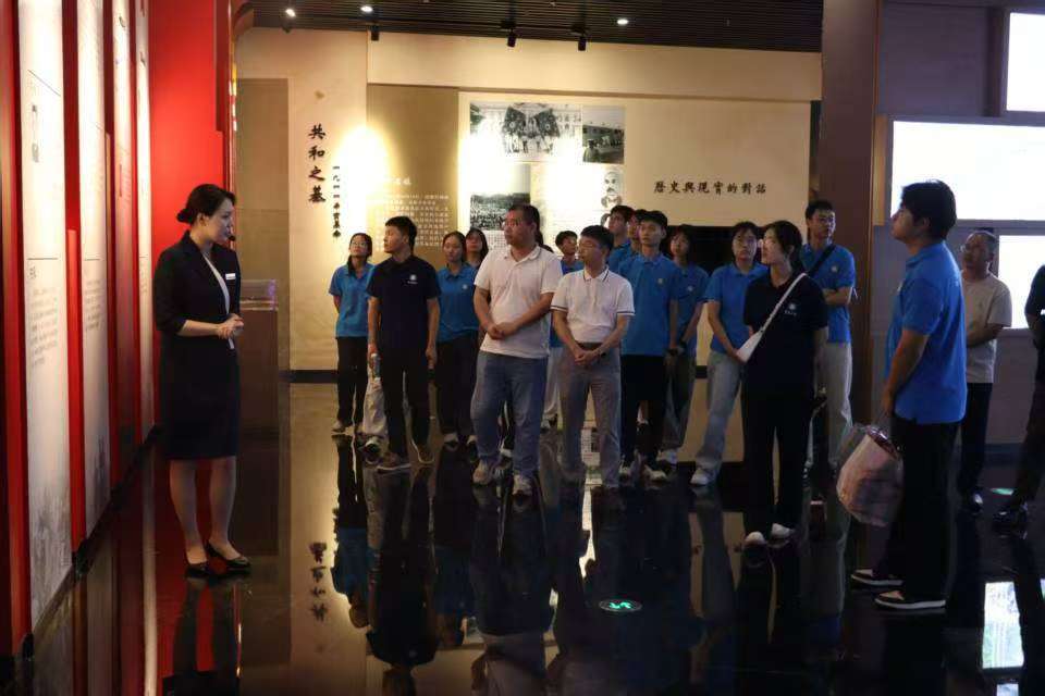 �߽����ݿ����� ̽����ҵ�·�չ