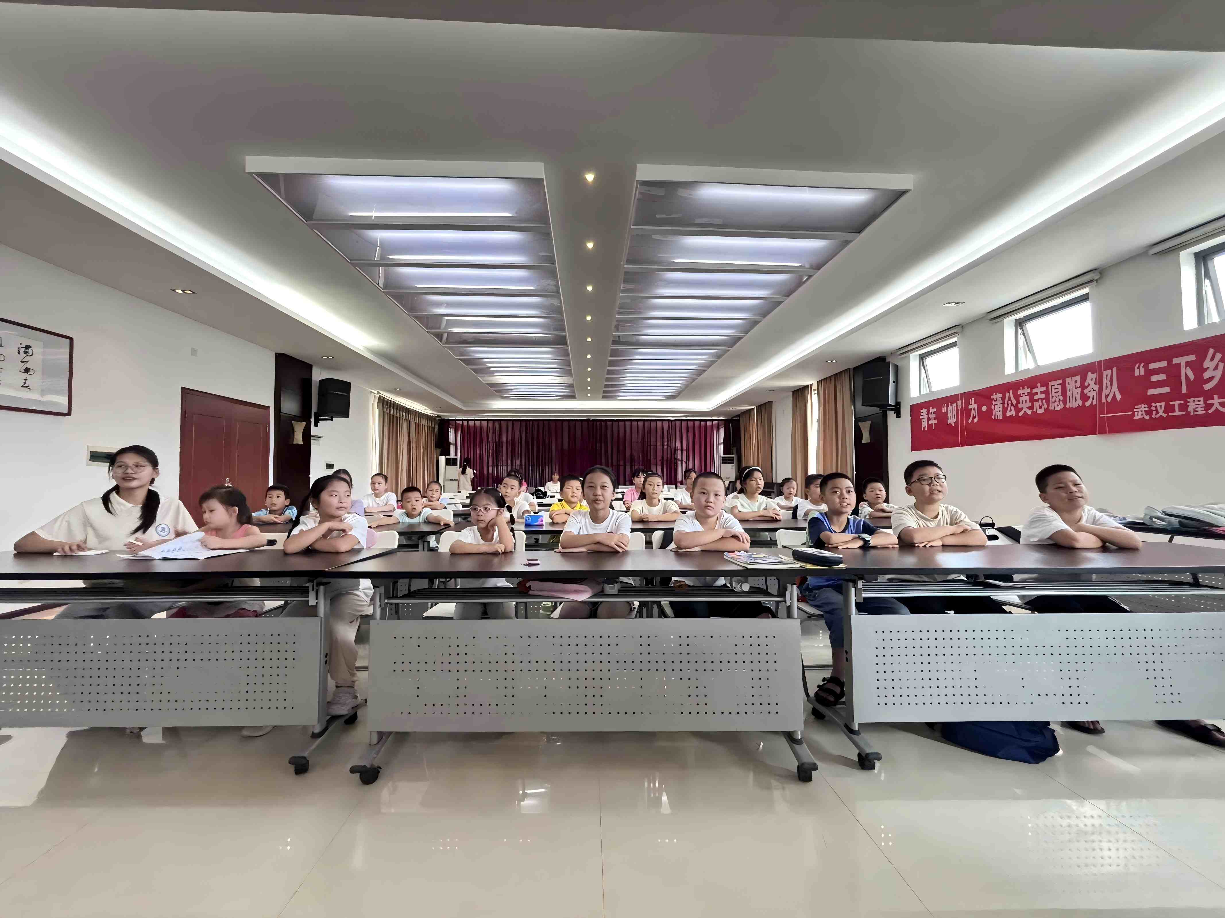 ��ʳ��� ����ת��Ӣ�� �������ꡰ�ʡ�Ϊ���ѹ�Ӣ־Ը�����֧�̽���ʱ