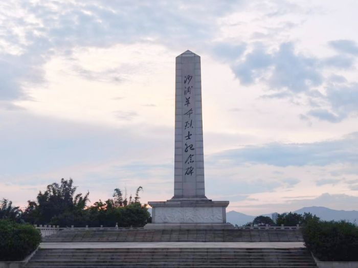 ����ѧԺѧ��ɳ�ֺ�ɫ�У�Ѱ����ɫɳ�֣����������������