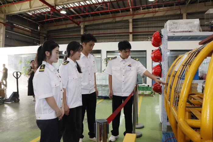 �����³��ģ��ഺ��ʹ�������ź���ְҵ����ѧԺ���d�캽�Ρ�ʵ���Ӹ����d����չ����������