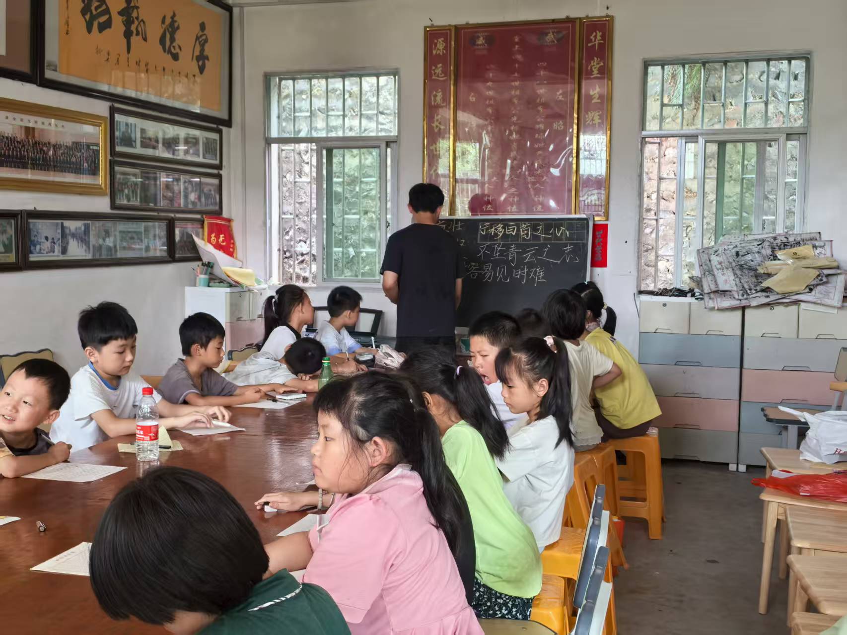 ���ϲ���־ ͯ�������� �����Ͼ����պ����ѧѧ��7��17��֧�̼�ʵ