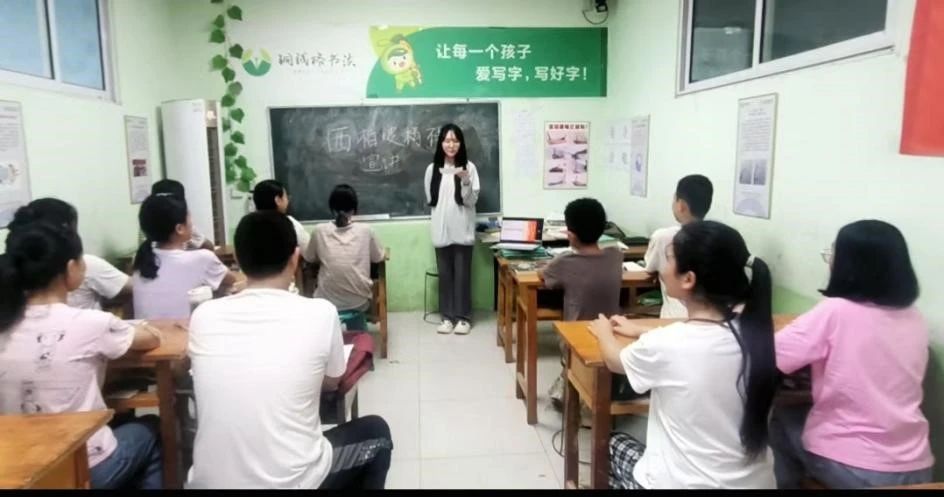 ɫഺšƷ¼䣬ഺ֮ѧԺʵϵл