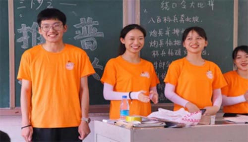 УƳ