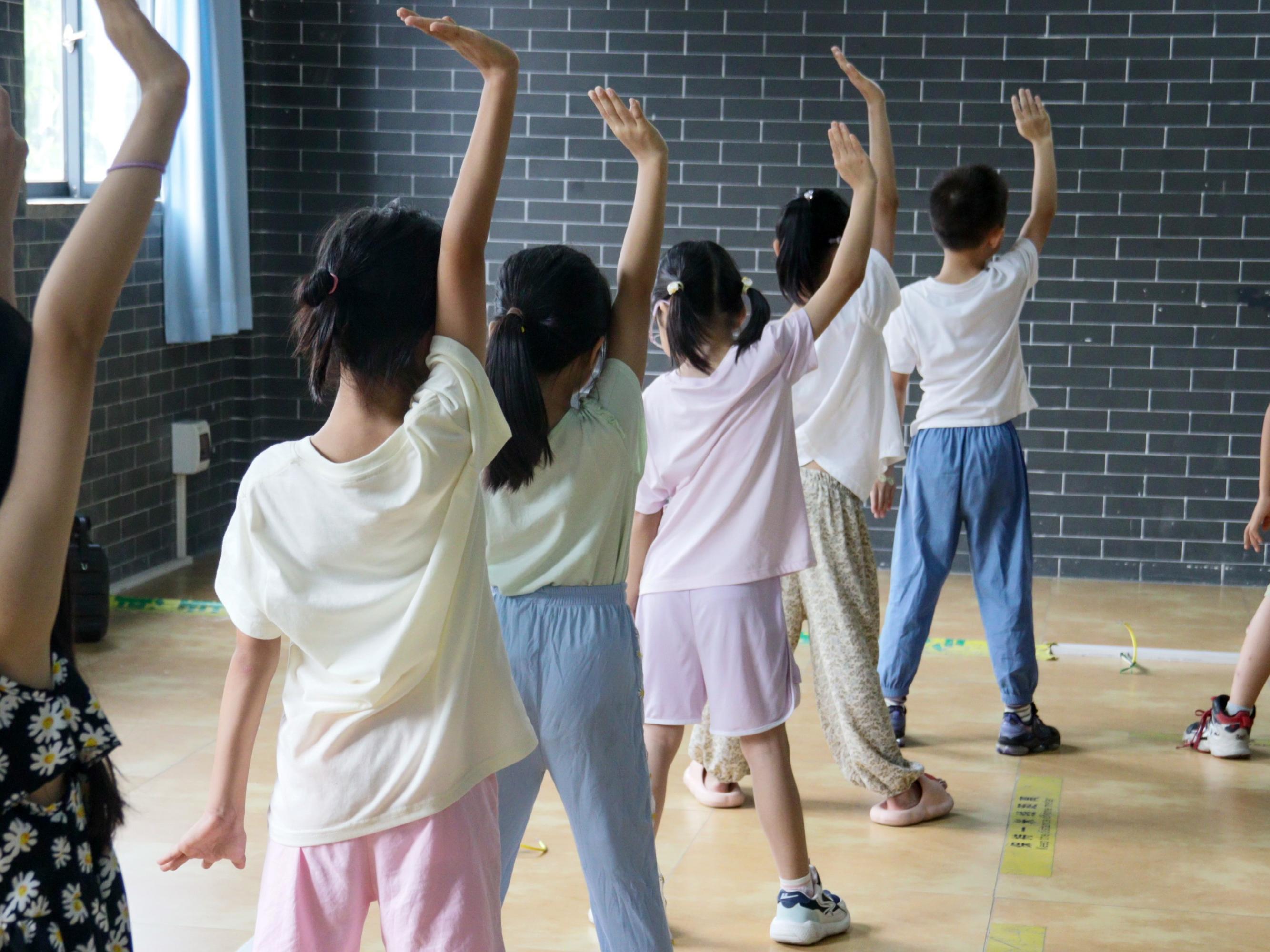 �㶫�Ƽ�ѧԺѧ��������ح����Ӫ���ڶ���ĳɳ��뻶��