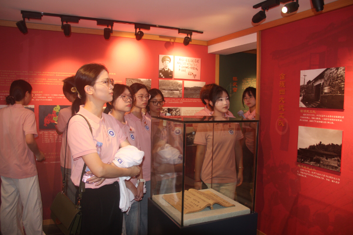 ̽�������ţ��ػ��Ļ���������������ְҵ����ѧԺ����ѧԺ�η���ʹ־Ը������������˾���