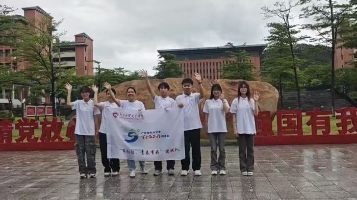 �ഺ����������ˣ����óѧ�Ӹ���ɽ��ἹŴ����"��ǧ�򹤳�"