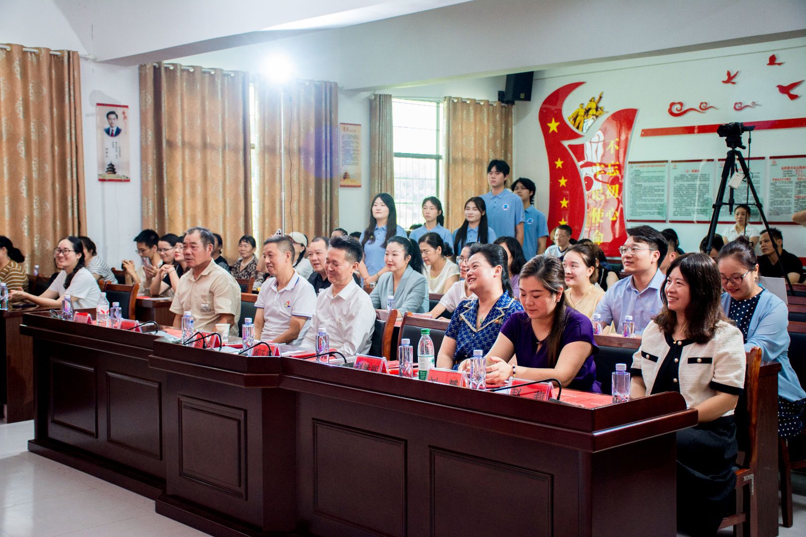 ͯ�������뻶�� �������������ˡ�������ѧԺ����־Ը����������ƺ�������֮����������ƺ��������ɹ�չ