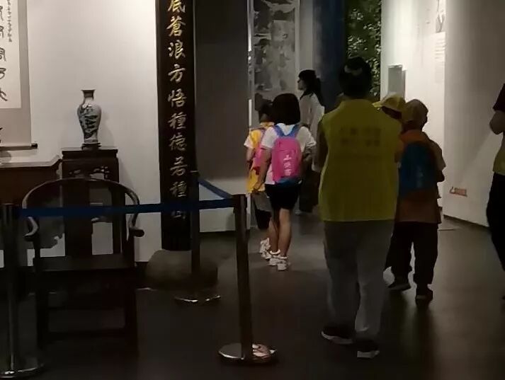 Ļ 