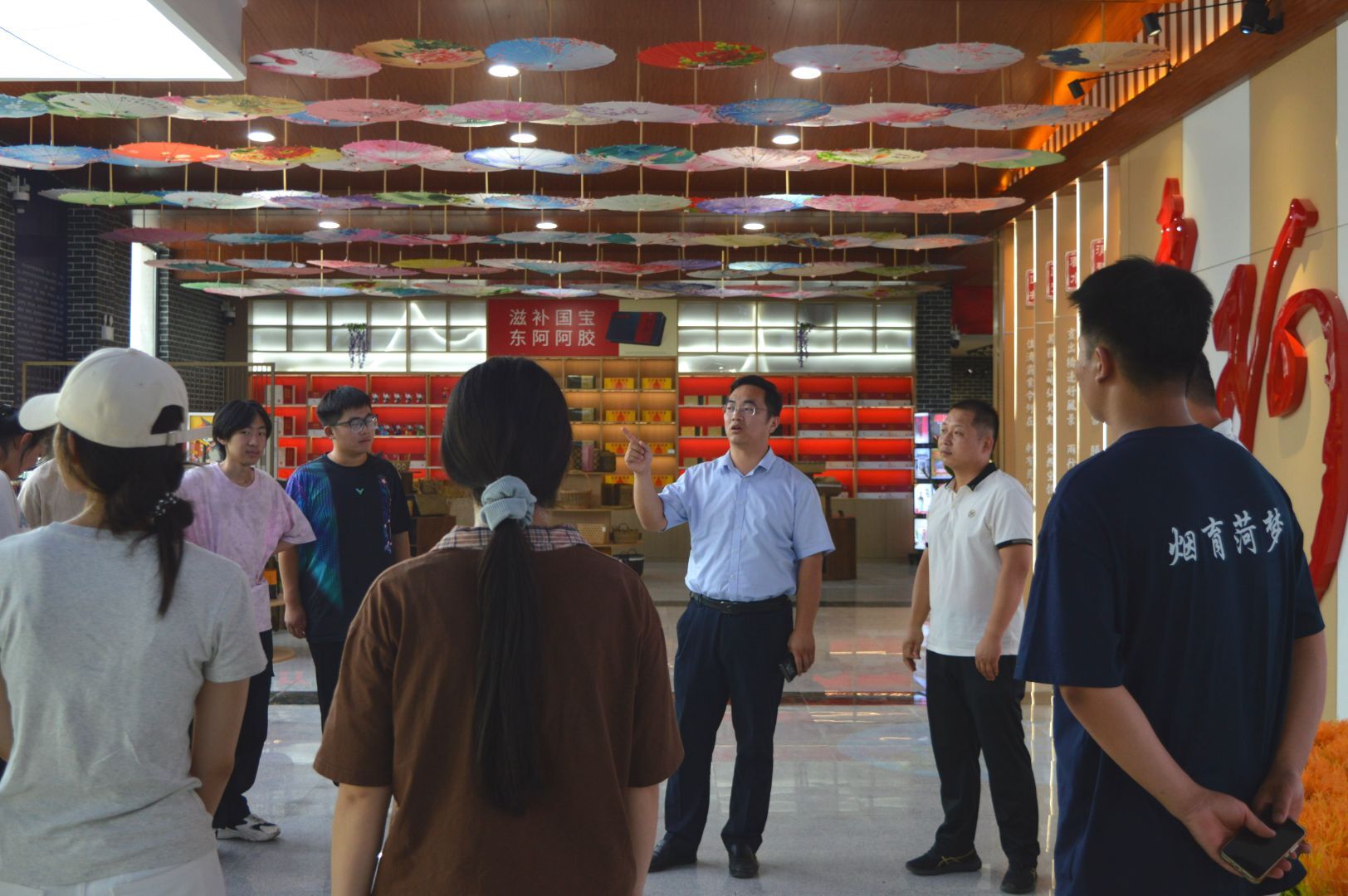 ��������֧�̶���ɽ�´��У�֧�̴�֪��̽Ĺ��ɽ���Ļ�