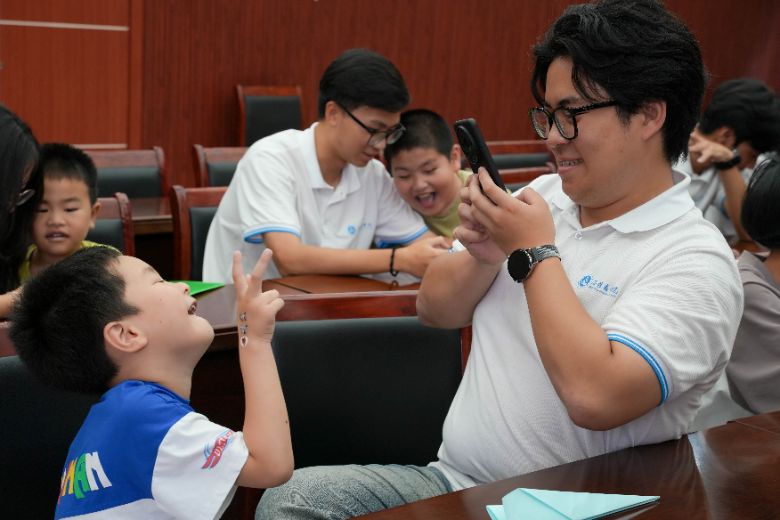 ǰ�ؿƼ�����|���˻��� AI ��������ͯ����