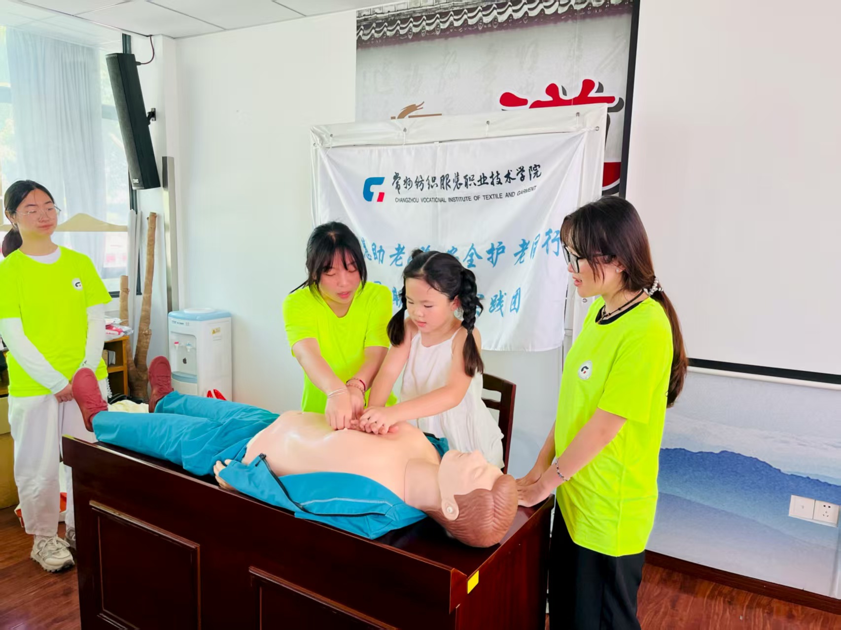 ���ǻ�����e·����ȫ����ͬ�С���������Ԯ����ʵ�����߽�ţ������԰������չʵ���