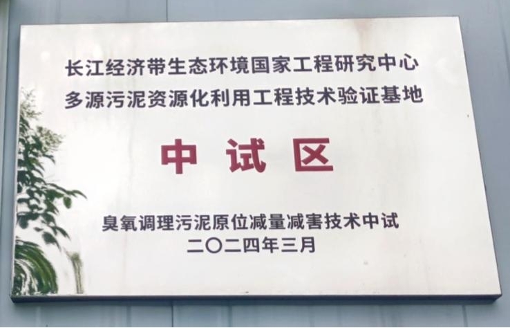 ��ˮ�����ϣ���ɫ�����У���У�������ʵ���Ÿ�����ˮ���ι�ѧϰ