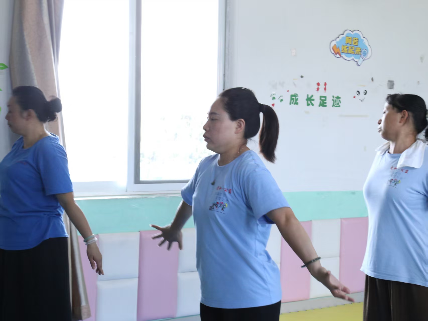 ��ȻΪֽ����Ϊī��־Ը����¶���ͯ����ӡ������ ҩѧԺ����¹��־Ը����ӻ