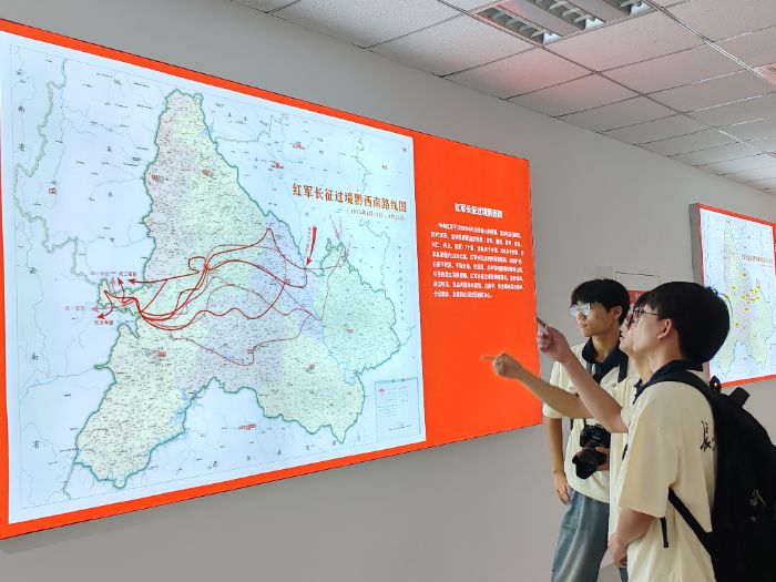 ���֡��ᱮ���ഺ·����������ѧ�������ʵ���Ӹ����ݺ�ɫ�ر�ߵ����������