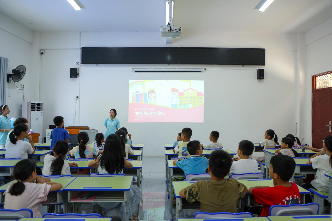 ����ѧ�ӿ�չ��ͯ�п��á���ά��������ͯ�ɳ�