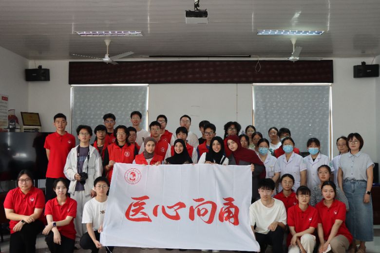 �ഺ�����ڻ��㣬�ػ�����Ц����