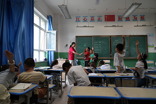 ����ľ��ѧ����˼����ѧԺ��ʮ���ŵڶ���ѧ��չ����Լʢ�ģ�����֧�̡��������ѧ�೤����ѵ����