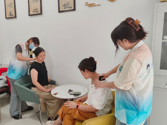 �����������ѧԺʵ�����װ�ü��ӭ������ ��ҽ���Ʒ���ů