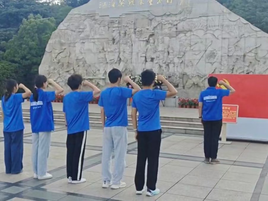 ����������ѧ�������硱����ɫ������ʱ���������ഺ���������Ϸ�����