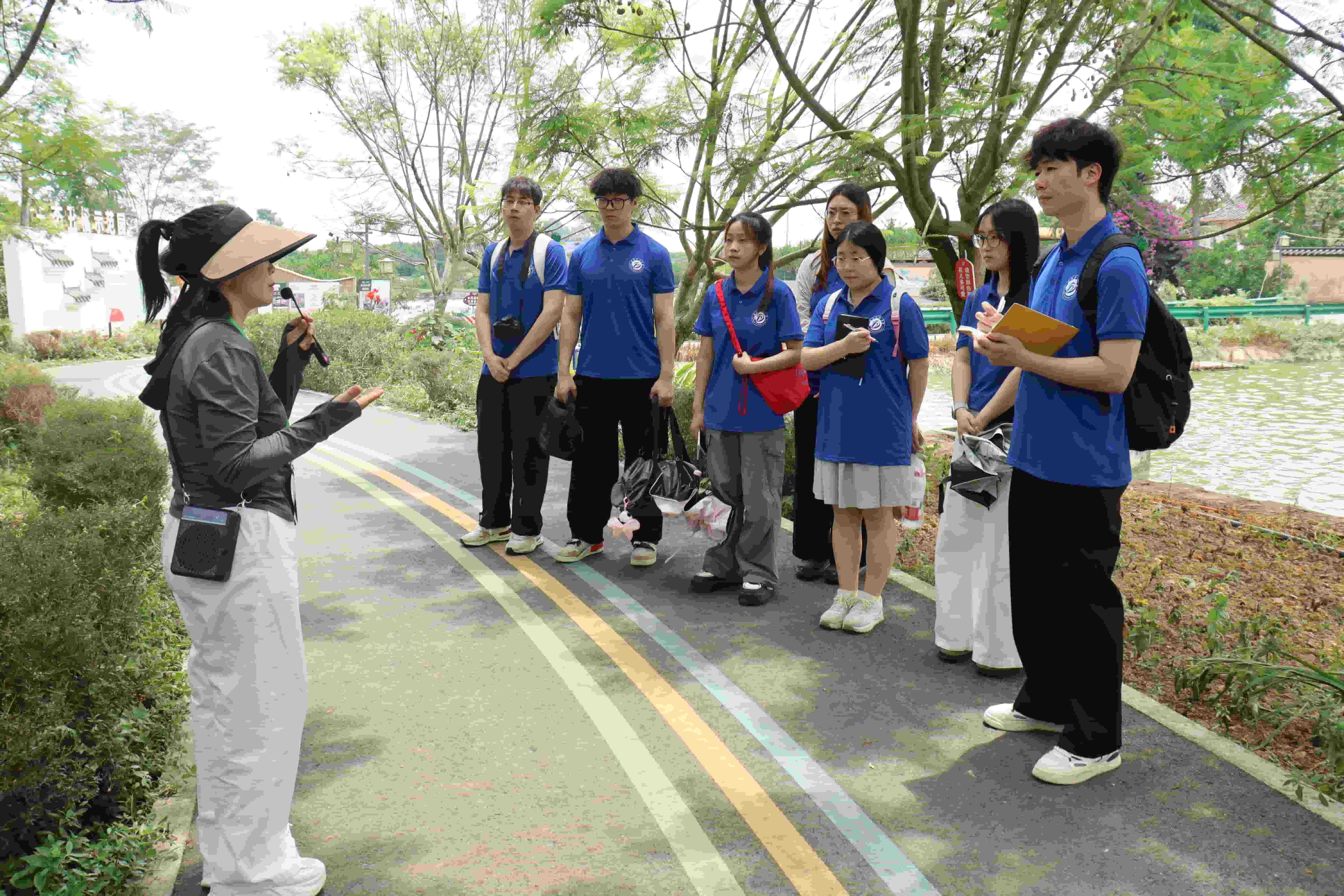 ����ʯ�ʹ�ѧѧ���߽���ţ�壬̽��������˷�չ֮·