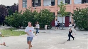 ���չ��̴�ѧ��־�ഺ���ŶӸ���������¥��ѧ��չ����֧�̣���ѧ�ӹ��ɳ�