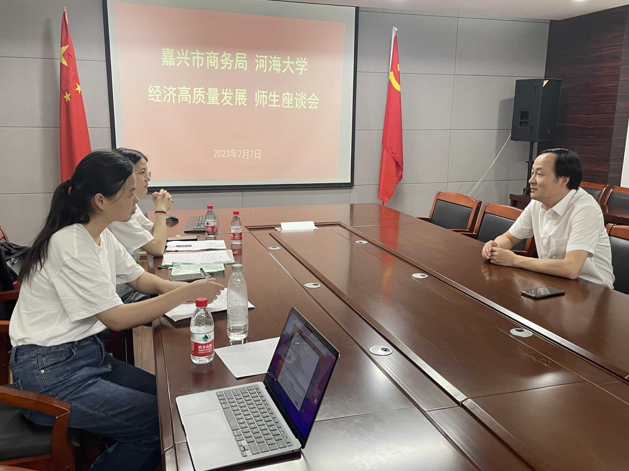 �Ӻ�ѧ�Ӹ����˵��У��������־��ø��ܹ�ͬ��ԣ