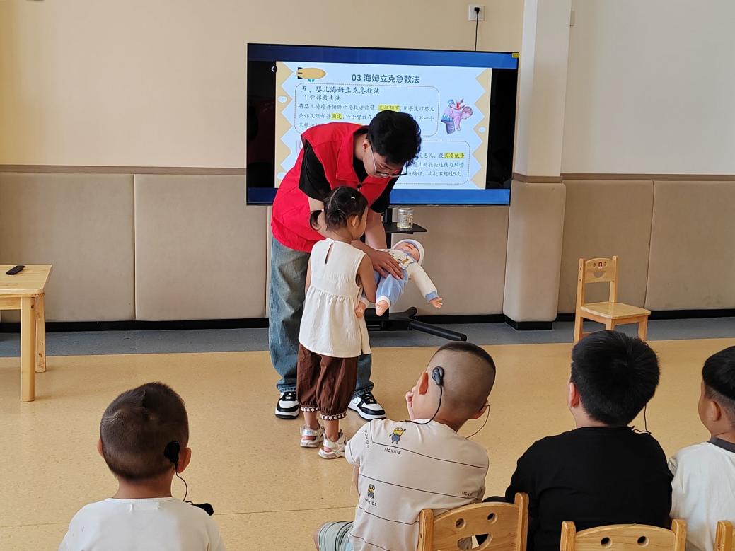 ־Ը����ϣ��֮�⣬������������֮·|��־Ը΢��ů���ģ�����ͯ����ǰ�С�ʵ���Ӹ������вм��˿����������Ŀ�չ���߲ʼ��ڡ�־Ը�������ھ��ڣ�