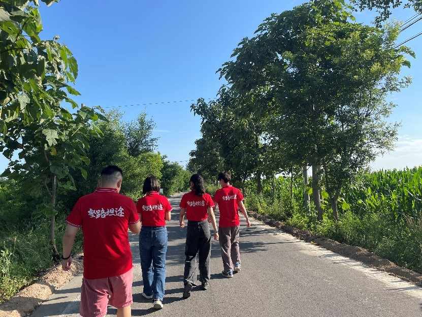 ʵ�ص��У�����ũ�幫·��չ