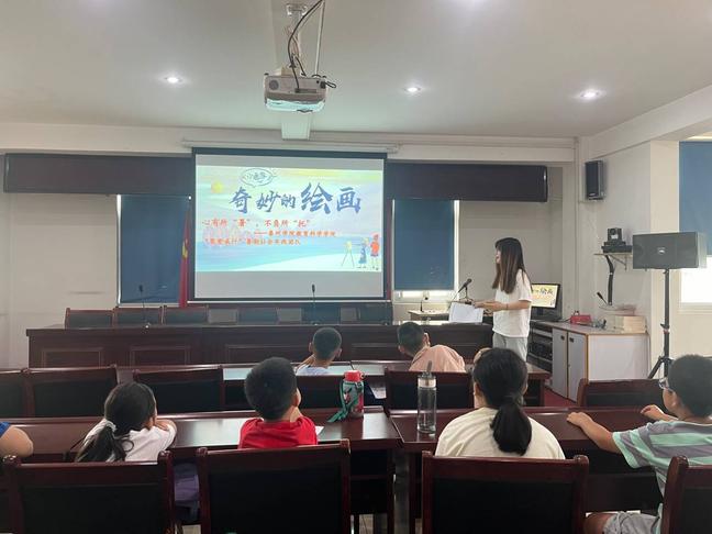 ͯ�Ļ���Σ���������ۣ������й������аࡱ��չ�滭��ɫ����