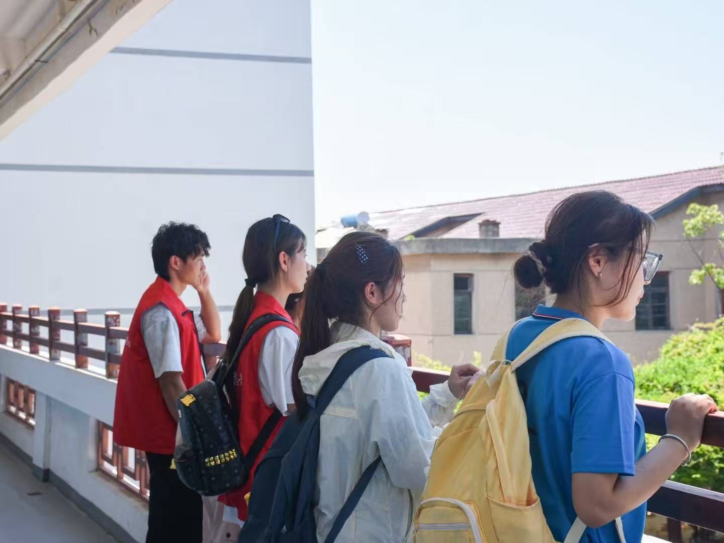 ����ѧԺ���̹���ѧԺ���������򾭼��Ļ�������չ��̬�Ƶ����š����������������������չ��徭���Ļ����л