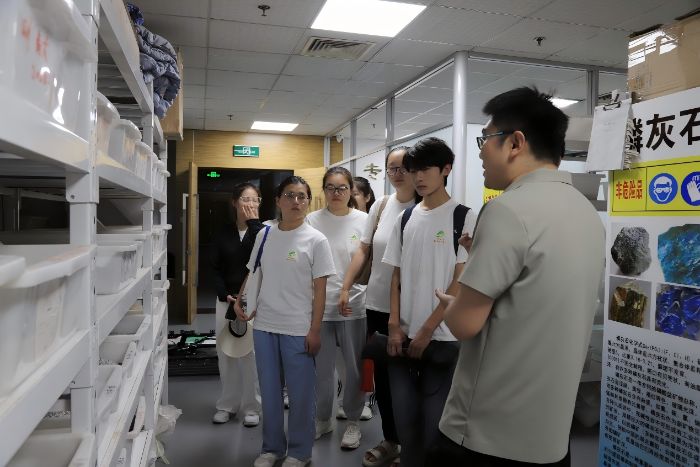 ̽���ϴ��� �ػƺ�������˼·������ͼ֮��Mg��ʵ���Ÿ��߷��Ӳ��ϴ���԰��ѧ