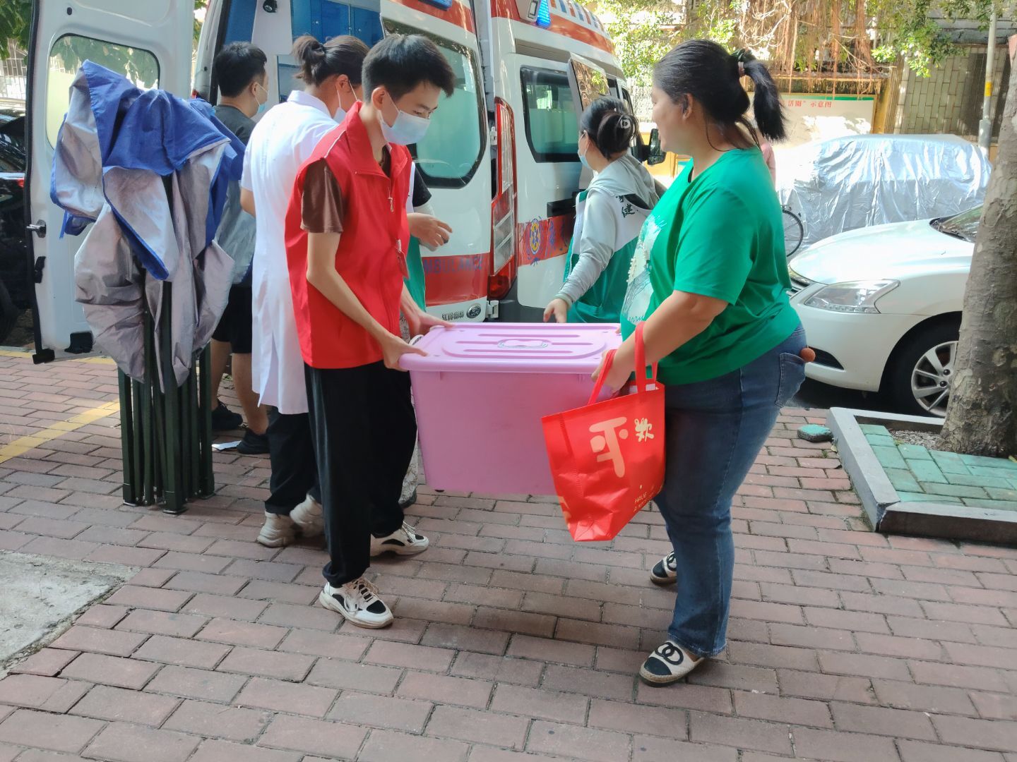 ��֦���ͽ��������������ⳡ����������̫����ů�밲��