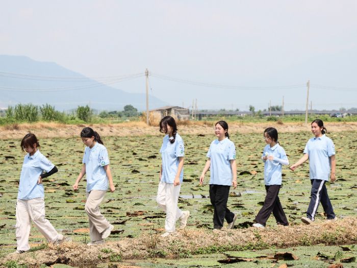 ����ѧ������������ɳ��ũ�顡�ഺ������չ