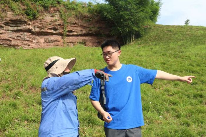 �ɶ�������ѧ������ƻ���ʵ��������˱��Ļ�������������屦���²�