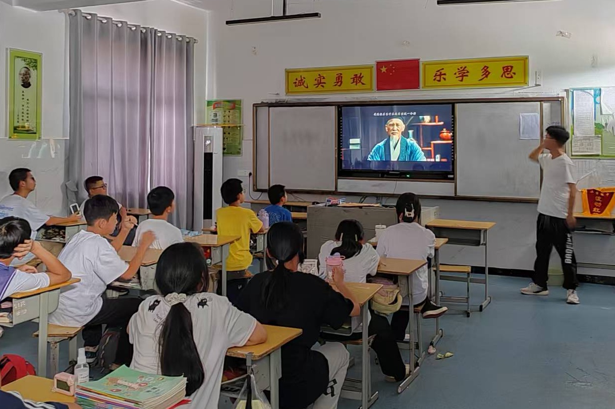 ��������ѣ���ǧ��伮���ϳ�ɫ����