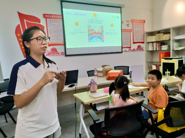 �人�Ƽ���ѧ��ѧԺ�����Ͼ��ġ�ʵ���ӡ���һ������ɫ ͯ��ӳ�ʺ�