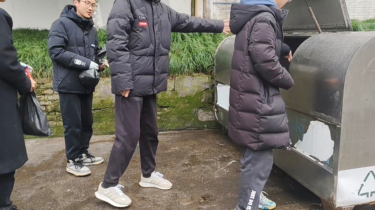 գӵ