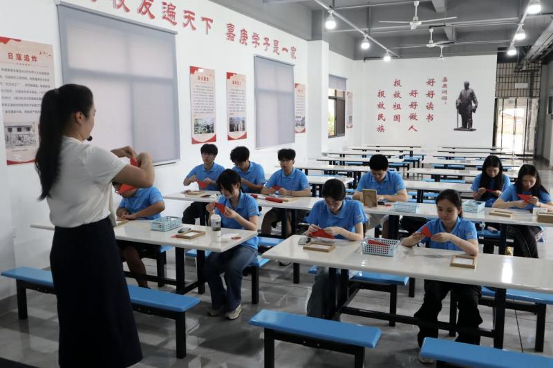 ���ż�ֽ��н�𣬰����黳������