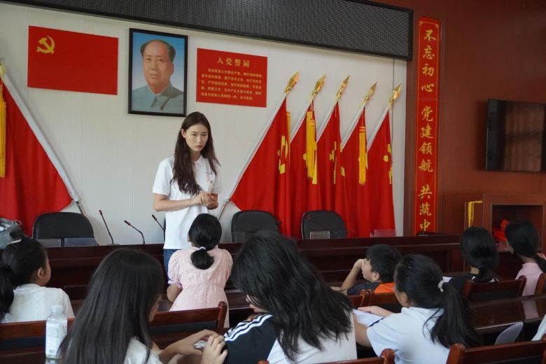 ����ѧԺ����־Ը������߽���ƺ�壺��������ȫ����ůͬ��