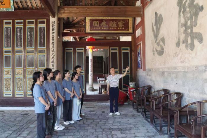 ����ѧԺ���������ꡱʵ���Ӹ��Ϻ��ؿ�չ�������ʵ��