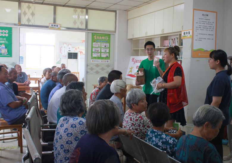 ����������һȺ����������Ա�� ����һ�����������ġ�˫�򱼸���