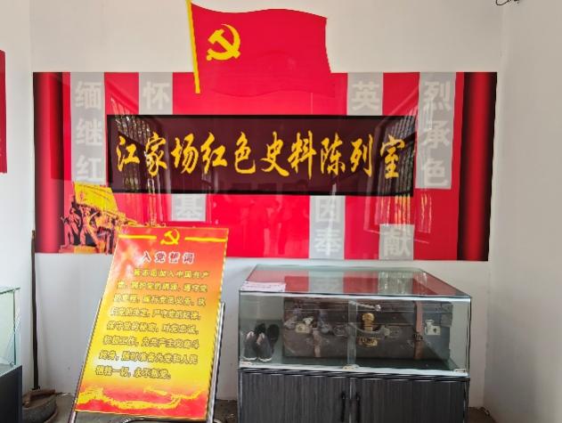 ���к�ɫн�𣬸����������������Ϸʹ�ҵ��ѧ����У�������������Ϻ�ɫ�Ļ�����ʵ���Ŷӿ�չ����ʵ��