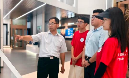 ����ѧԺ�������ഺ��־Ը����Ӹ������ؿ�չ�������硱���ʵ���