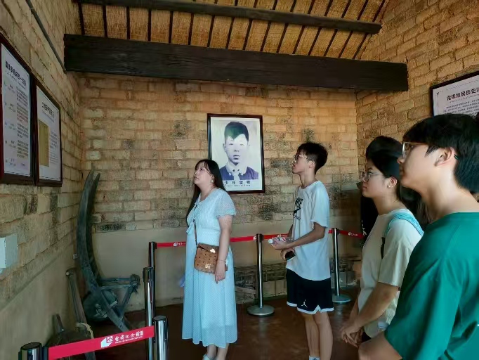 ������ѧ���켣Ѱ�٣��������������ʵ���Ӹ����Ͽ�չ��ɫ�����