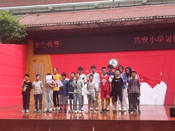 ����ʯ�ʹ�ѧѧ�ӡ������硱���������´�ϣ����ͯ ��ʮ�������