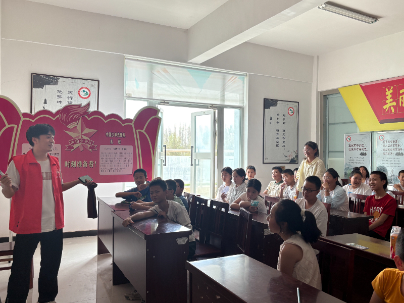 图为小朋友积极分享自己的感想 穆妮赛·玉苏甫江 供图