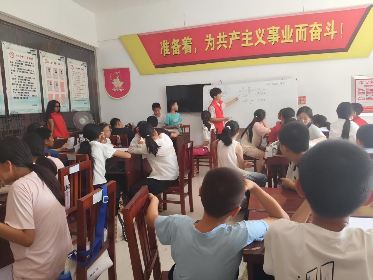 图为小朋友积极分享自己的想法 吴红梅 供图
