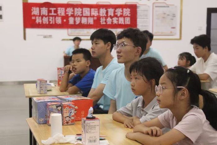 ���Ϲ���ѧԺ���ʽ���ѧԺ��չ����ˮ����־Ը����